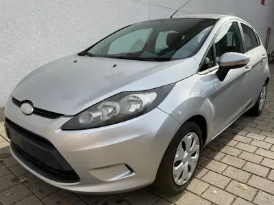 Gebraucht Ford Fiesta Trend 90 PS (66 kW) 2009 Silber Limousine