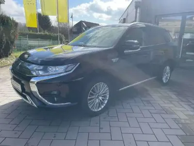 Gebraucht Mitsubishi Outlander P-HEV Basis 135 PS (99 kW) 2019 Pantherschwarz SUV