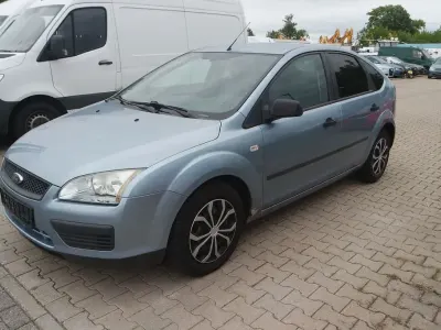 Gebraucht Ford Focus Trend 101 PS (74 kW) 2005 Blau Limousine