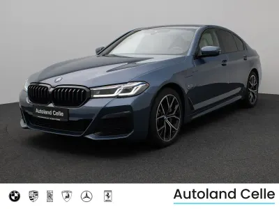 Gebraucht BMW 530 M Sport 292 PS (214 kW) 2023 Arctic race blue metallicbeige Limousine