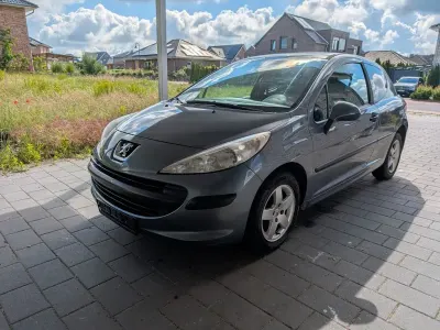 Gebraucht Peugeot 207 Tendance 73 PS (53 kW) 2008 Grau Limousine