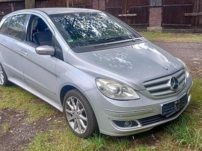 Mercedes B200