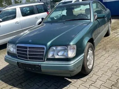 Gebraucht Mercedes 220 150 PS (110 kW) 1994 Grün Coupé