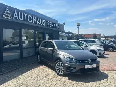 Gebraucht VW Golf VII Highline 150 PS (110 kW) 2019 Grau Limousine