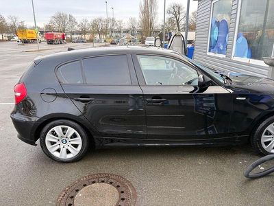 Gebraucht BMW 116 122 PS (89 kW) 2010 Schwarz Kleinwagen
