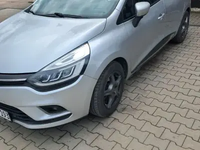 Używany Renault Clio IV Life 75 KM (55 kW) 2018 Szary Sedan/Limuzyna