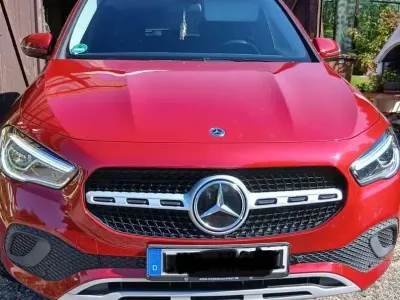 Gebraucht Mercedes GLA180 116 PS (85 kW) 2022 Rot SUV