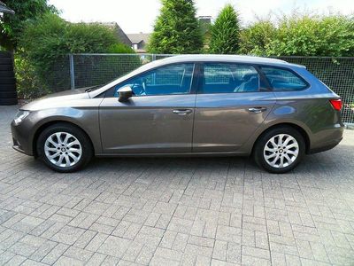 Grau Gebraucht 2014 Seat Leon ST Style Kombi | 10.500 € (Etwas zu teuer)