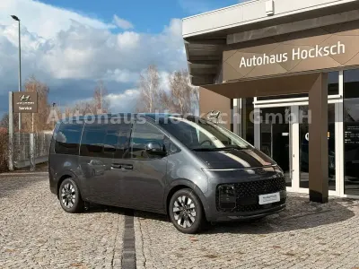 Gebraucht Hyundai Staria Signature 177 PS (130 kW) 2024 Grau Van / Kleinbus