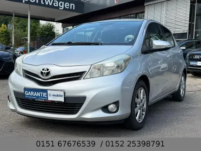Gebraucht Toyota Yaris Life 99 PS (72 kW) 2013 Silber Kleinwagen
