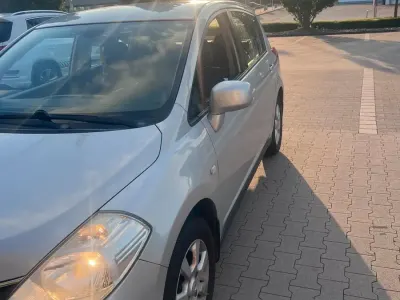 Gebraucht Nissan Tiida 126 PS (92 kW) 2008 Grau Kleinwagen