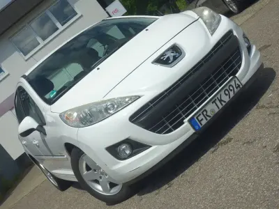 Gebraucht Peugeot 207 Forever 95 PS (69 kW) 2012 Weiß Limousine