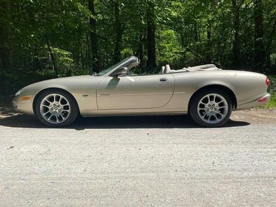 Second-hand Jaguar XK8 294 CP (216 kW) 1997 Auriu Cabrio