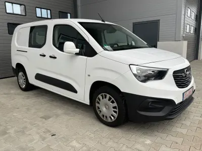 Używany Opel Combo Edition 131 KM (96 kW) 2020 Biały Minivan