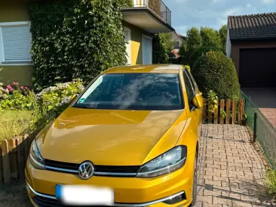 Gebraucht VW Golf VII Sound 125 PS (91 kW) 2017 Gelb Limousine