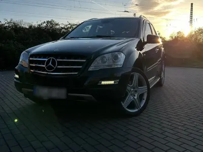 Gebraucht Mercedes ML350 258 PS (189 kW) 2010 Schwarz SUV
