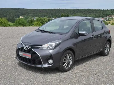 Gebraucht Toyota Yaris Comfort 99 PS (72 kW) 2015 Grau Limousine