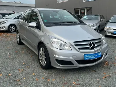 Gebraucht Mercedes B180 109 PS (80 kW) 2009 Silber Van / Kleinbus