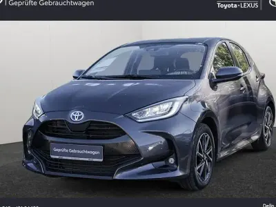 Gebraucht Toyota Yaris Hybrid 116 PS (85 kW) 2021 Grau Limousine