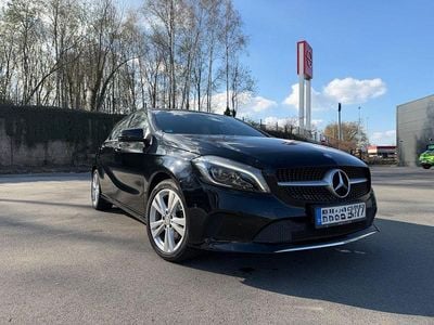 Gebraucht Mercedes A180 Urban 122 PS (89 kW) 2016 Schwarz Limousine