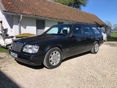 Gebraucht Mercedes E300 180 PS (132 kW) 1989 Schwarz Limousine