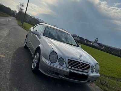 Second-hand Mercedes CLK230 Avantgarde 197 CP (144 kW) 2001 Argintiu Coupe
