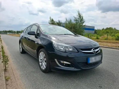 Gebraucht Opel Astra 140 PS (102 kW) 2013 Schwarz Kombi