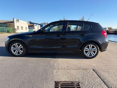 Gebraucht BMW 116 122 PS (89 kW) 2009 Schwarz Kleinwagen
