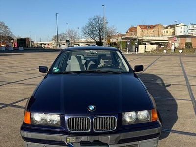 Gebraucht BMW 320 150 PS (110 kW) 1995 Blau Limousine