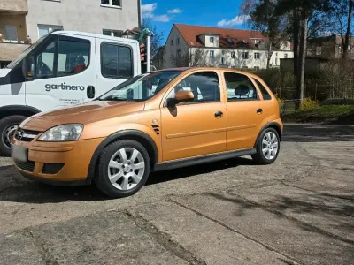 Brugt Opel Corsa 60 HK (44 kW) 2005 Guld Hatchback