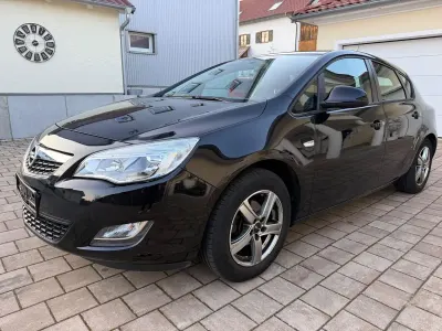Gebraucht Opel Astra Edition 101 PS (74 kW) 2010 Schwarz Limousine