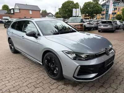 Neu VW Passat R-line 193 PS (141 kW) 2026 Dolomitsilber metallic Kombi
