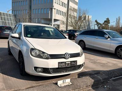 Gebraucht VW Golf VI 105 PS (77 kW) 2011 Weiß Kleinwagen