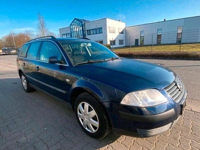 Gebraucht VW Passat 116 PS (85 kW) 2001 Blau Kombi