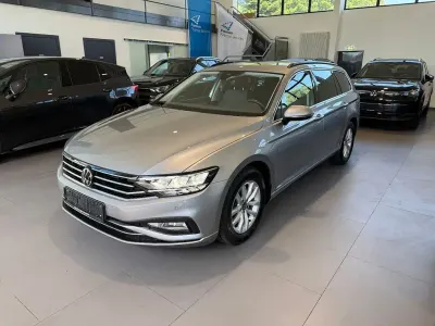 Gebraucht VW Passat Business 150 PS (110 kW) 2023 Pyrit silber Kombi