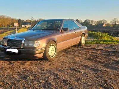 Usata Mercedes 230 Sportline 131 CV (96 kW) 1991 Andere farben Coupé