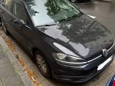 Gebraucht VW Golf VII Comfortline 116 PS (85 kW) 2018 Schwarz Kombi