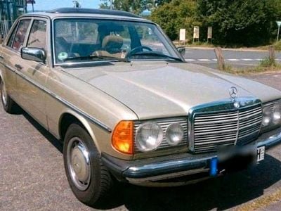 Gebraucht Mercedes 200 109 PS (80 kW) 1982 Grün Limousine