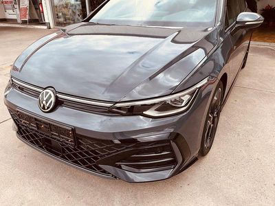 Neu VW Golf VIII R-line 150 PS (110 kW) 2026 Grau Kombi