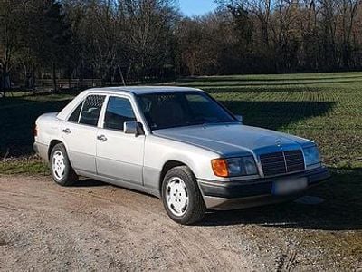Gebraucht Mercedes E280 197 PS (144 kW) 1992 Silber Limousine
