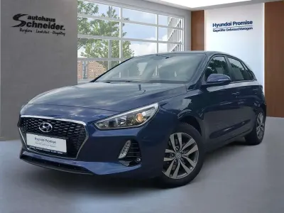 Gebraucht Hyundai i30 Trend 140 PS (102 kW) 2018 Stargazing blue Limousine