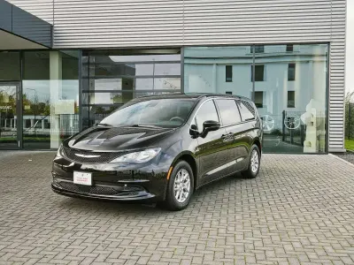 Neu Chrysler Pacifica 291 PS (214 kW) 2026 Brilliant black crystal pearl Van