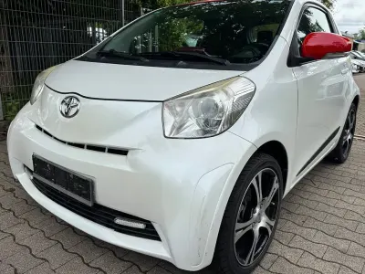Gebraucht Toyota iQ 68 PS (50 kW) 2011 Weiß Kleinwagen