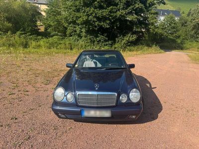 Mercedes E200