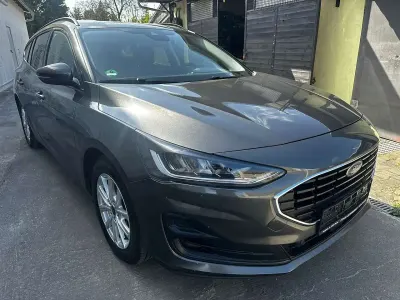 Używany Ford Focus Cool & Connect 120 KM (88 kW) 2022 Szary Sedan/Limuzyna