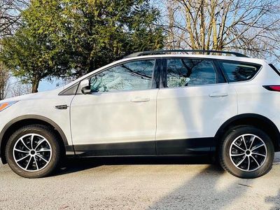Gebraucht Ford Kuga 120 PS (88 kW) 2016 Weiß SUV