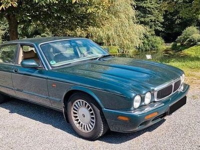 Jaguar XJ8