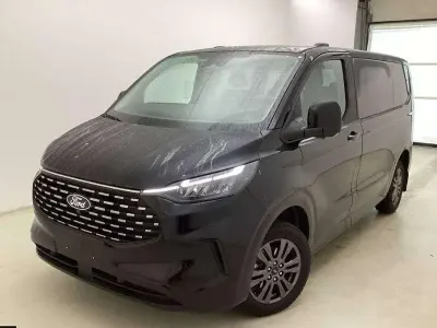 Gebraucht Ford Tourneo Titanium 136 PS (100 kW) 2025 Obsidianschwarz metallic Van / Kleinbus