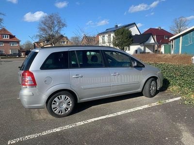 Usata Opel Zafira Family 115 CV (84 kW) 2013 Argento Monovolume