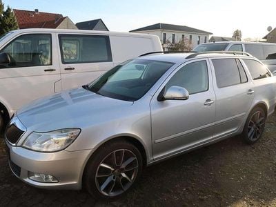 Gebraucht Skoda Octavia Ambition 140 PS (102 kW) 2012 Brilliantsilber metallic Kombi